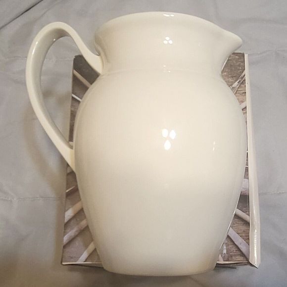 NIB Loblolly Pines Potter's Road 2qt Beverage Pitcher - Picture 3 of 4